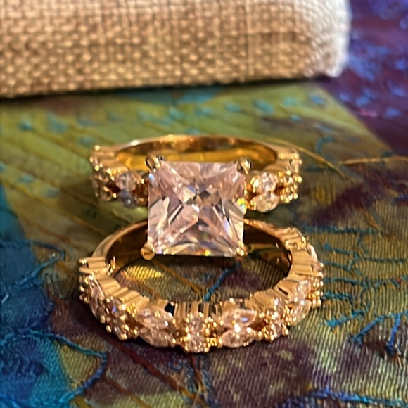 Emerald cut wedding set with marquis accent stones, gold tone - Picture 3 of 9
